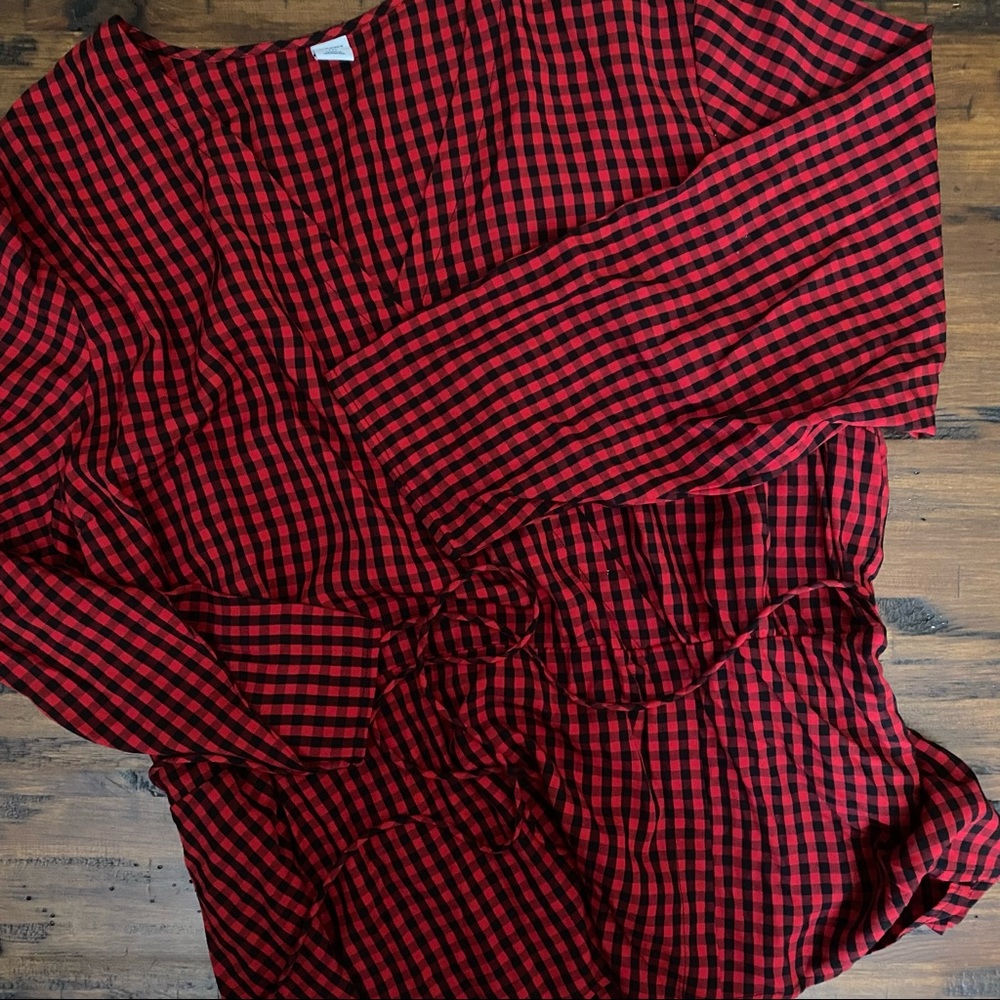 Old Navy Black and Red Top with Elastic Waist with Tie Size XXL
